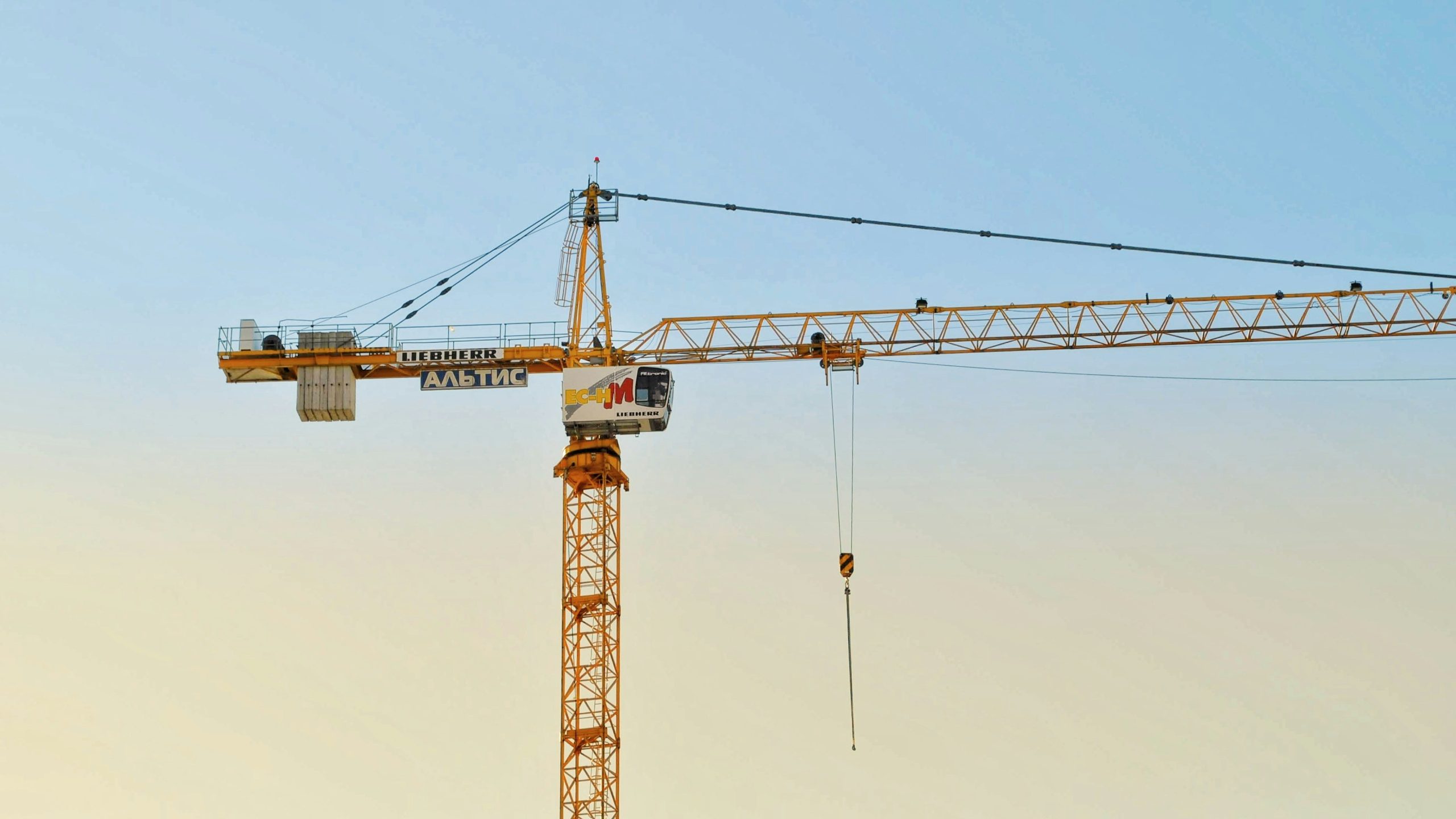 Tower Crane Operator course learner training on a tower crane at Wheelset Academy